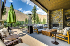 Luxury Alpine Home with Hot Tub 1 Mi to Sun Valley!